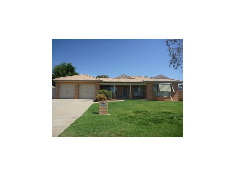 28 Yarrawah Crescent, Bourkelands NSW 2650