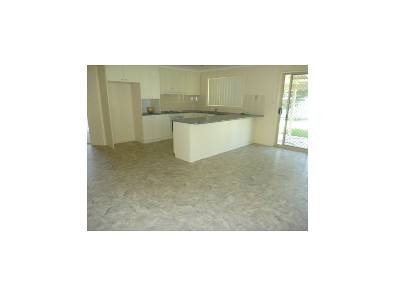 28 Yarrawah Crescent, Bourkelands NSW 2650