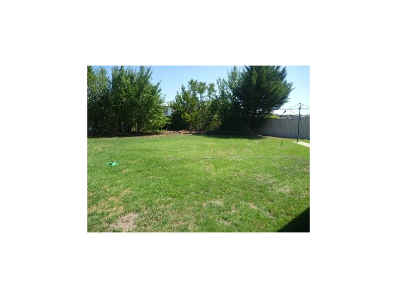 28 Yarrawah Crescent, Bourkelands NSW 2650