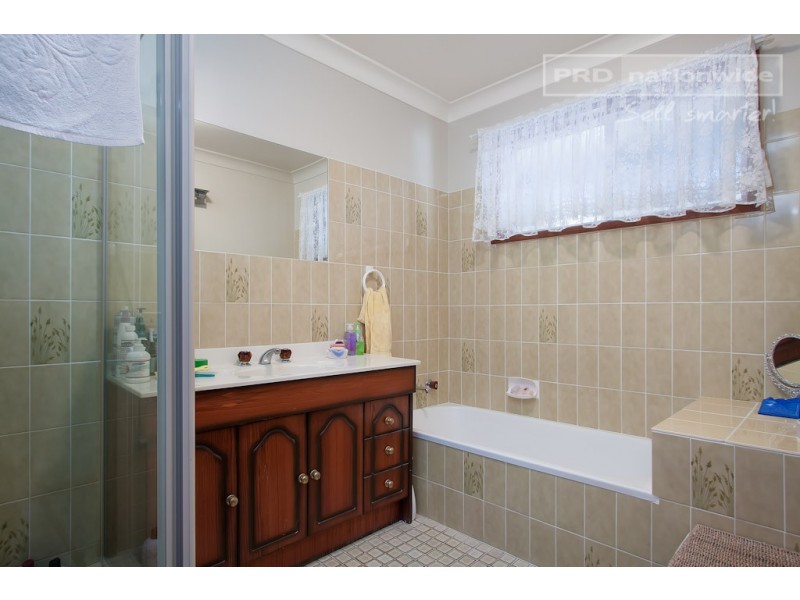 4 Goborra Street, Glenfield Park NSW 2650