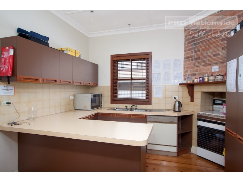 32 Meurant Avenue, Wagga Wagga NSW 2650