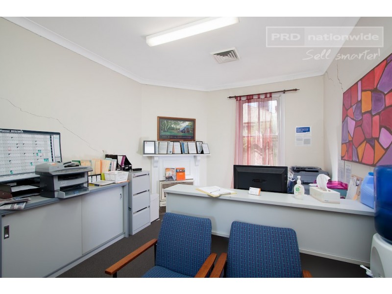 32 Meurant Avenue, Wagga Wagga NSW 2650