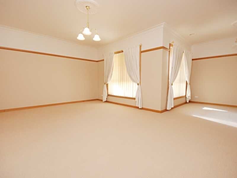 43 Tamar Drive, Tatton NSW 2650
