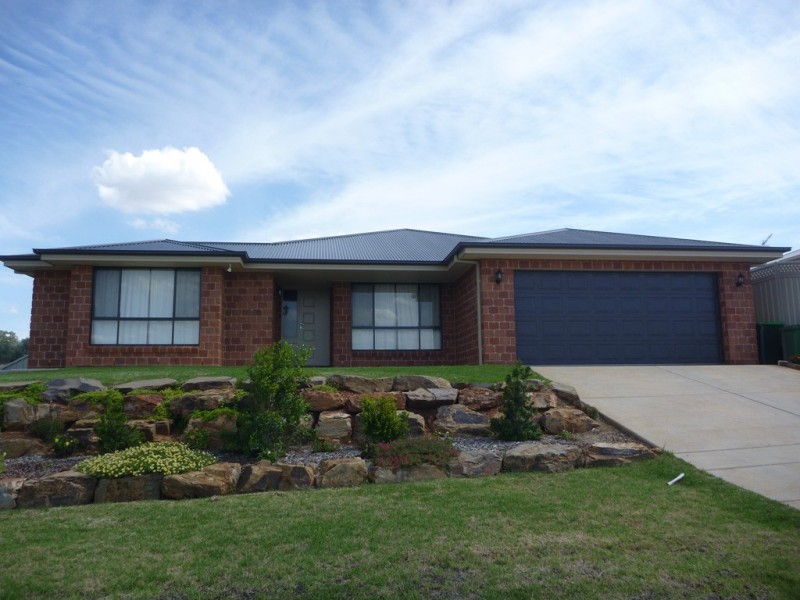 12 Marylands Way, Bourkelands NSW 2650
