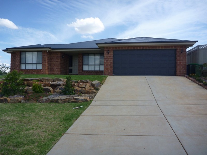 12 Marylands Way, Bourkelands NSW 2650