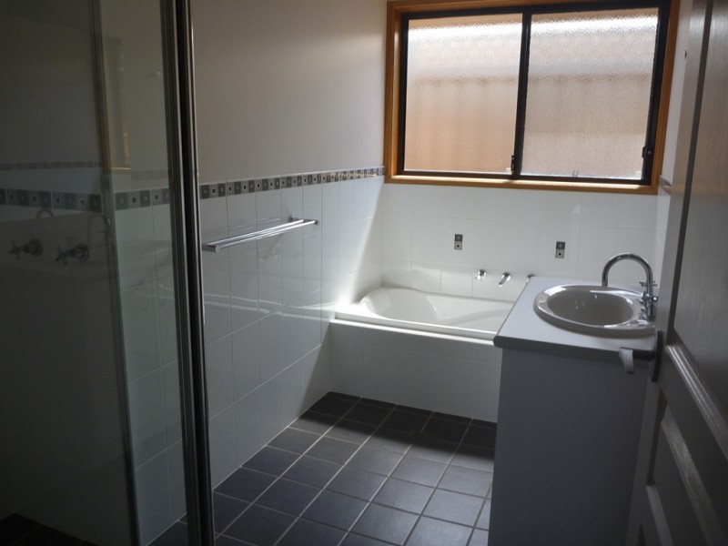 12 Marylands Way, Bourkelands NSW 2650