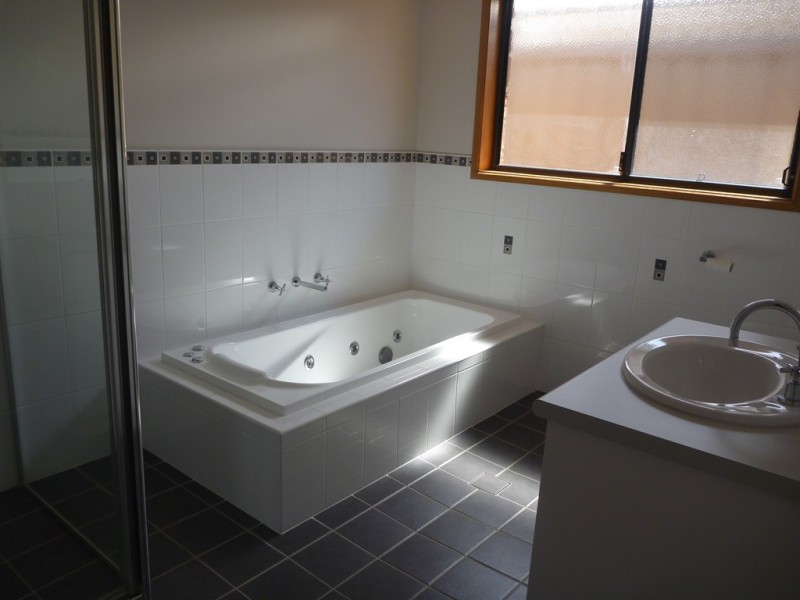 12 Marylands Way, Bourkelands NSW 2650