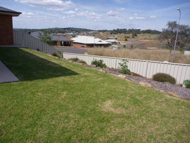 12 Marylands Way, Bourkelands NSW 2650