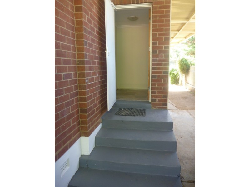 71 Tichborne Crescent, Kooringal NSW 2650