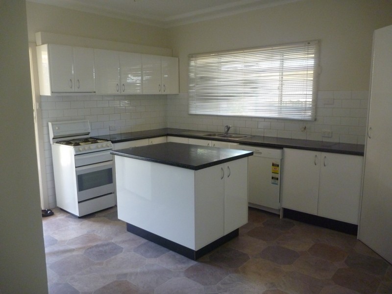 71 Tichborne Crescent, Kooringal NSW 2650