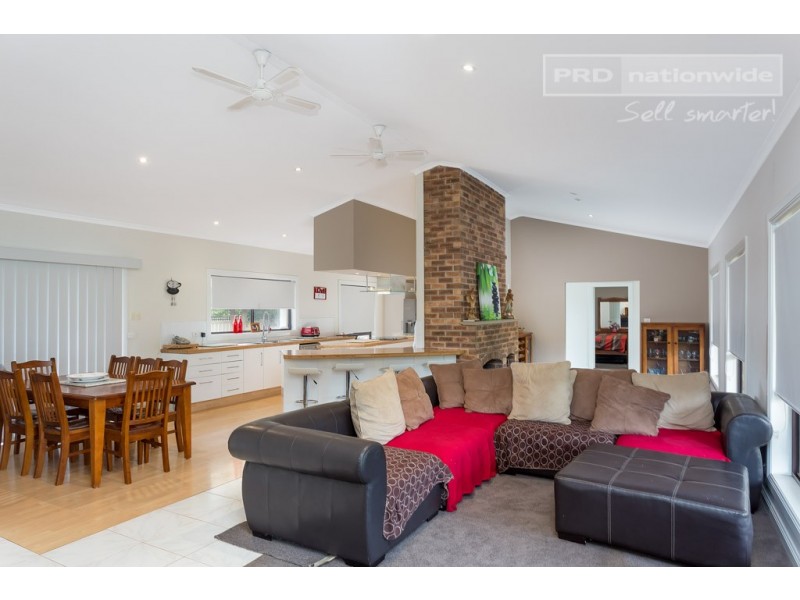 420 Hampden Avenue, Cartwrights Hill NSW 2650