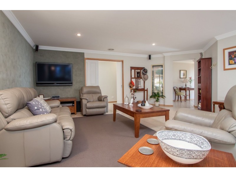 85 Kaloona Drive, Bourkelands NSW 2650