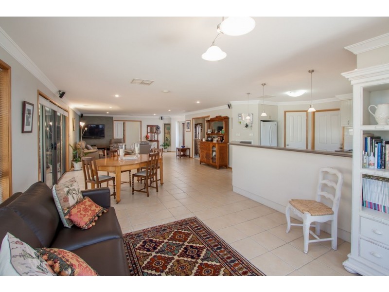 85 Kaloona Drive, Bourkelands NSW 2650