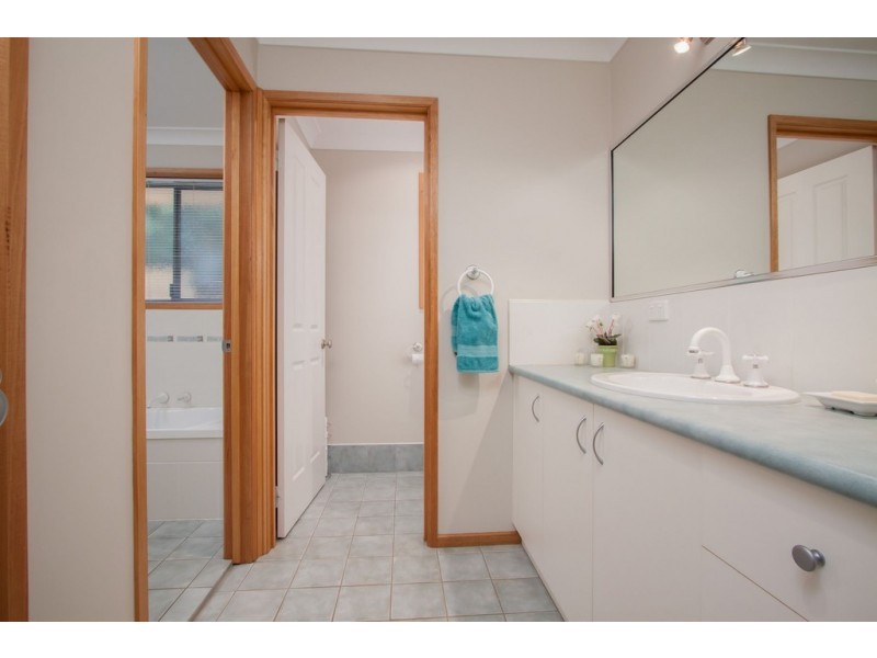 85 Kaloona Drive, Bourkelands NSW 2650