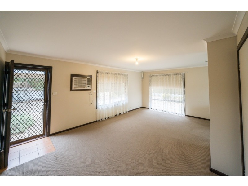 1/4 Incarnie Crescent, Wagga Wagga NSW 2650