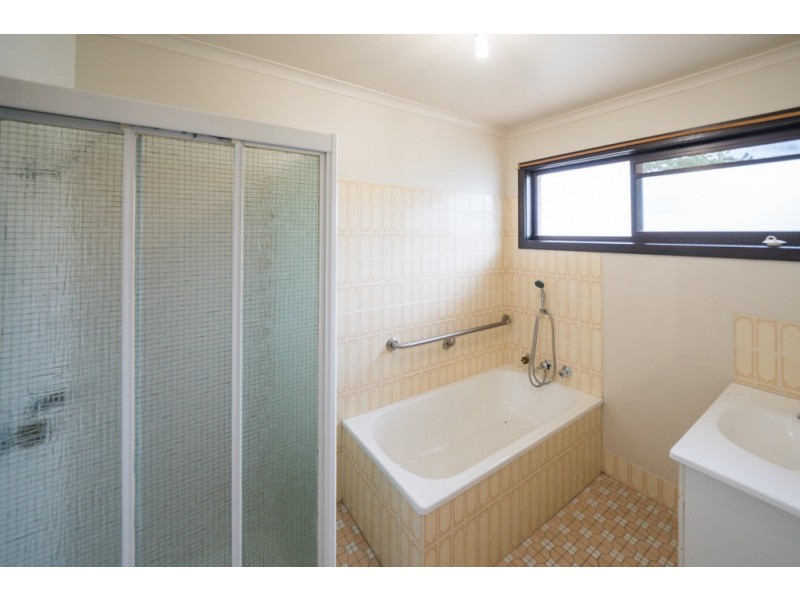 1/4 Incarnie Crescent, Wagga Wagga NSW 2650