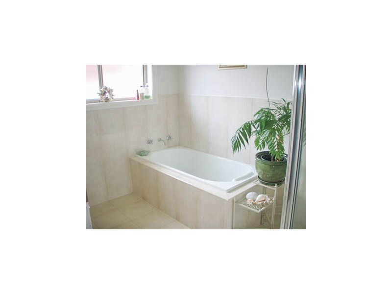 54 Avocet Drive, Estella NSW 2650