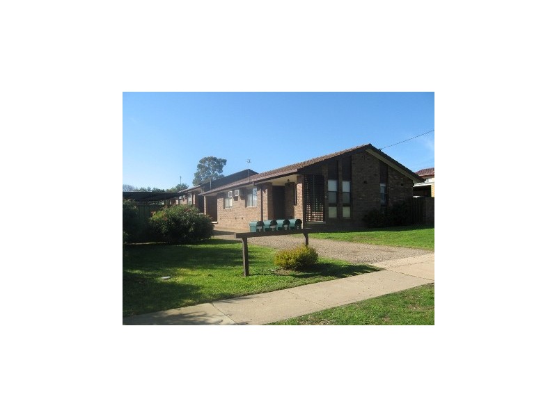 4/15 Nordlingen Drive, Tolland NSW 2650