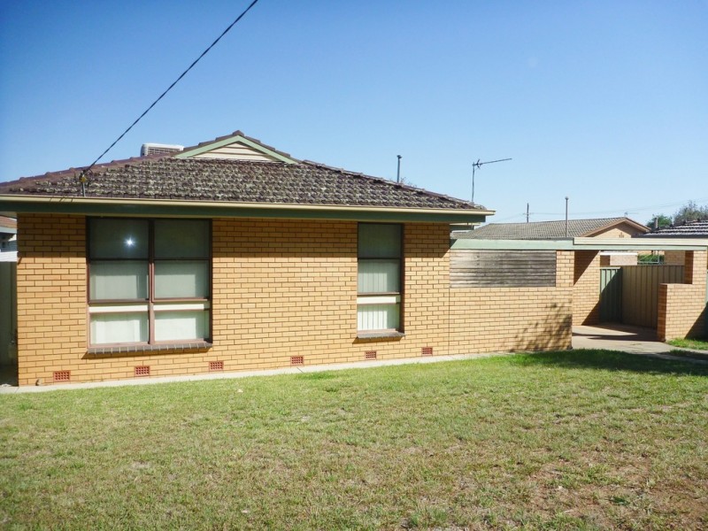 2 Cobb Street, Tolland NSW 2650