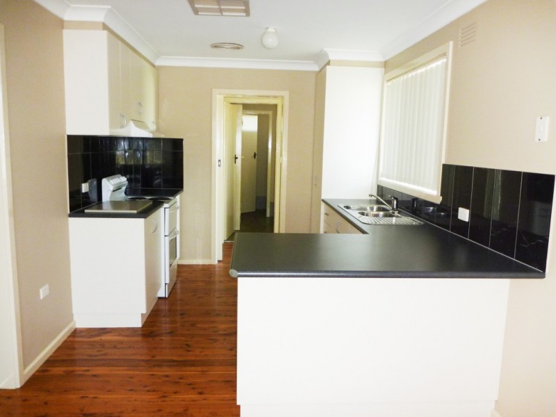 2 Cobb Street, Tolland NSW 2650