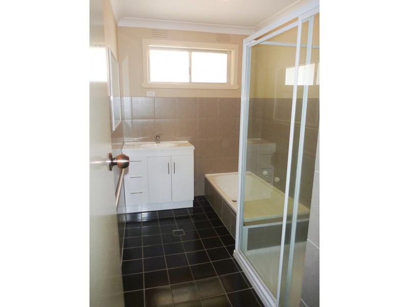 2 Cobb Street, Tolland NSW 2650