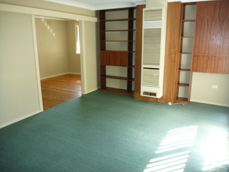 2 Cobb Street, Tolland NSW 2650