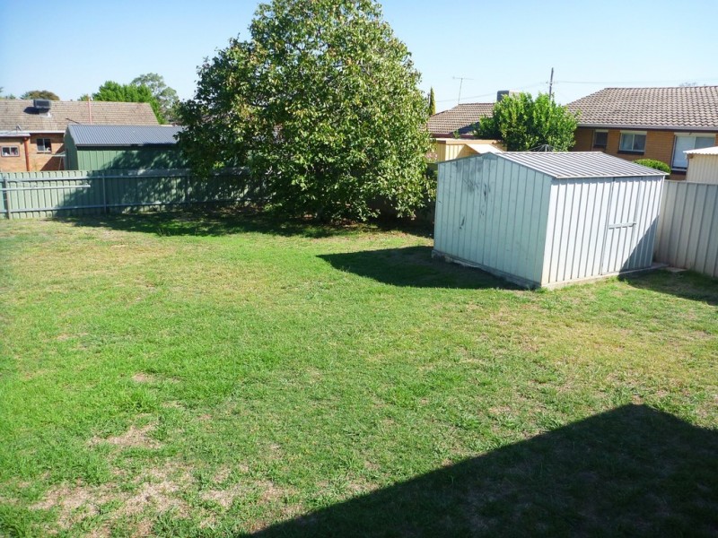 2 Cobb Street, Tolland NSW 2650