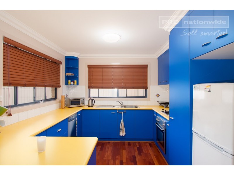 2/1 Post Place, Lake Albert NSW 2650
