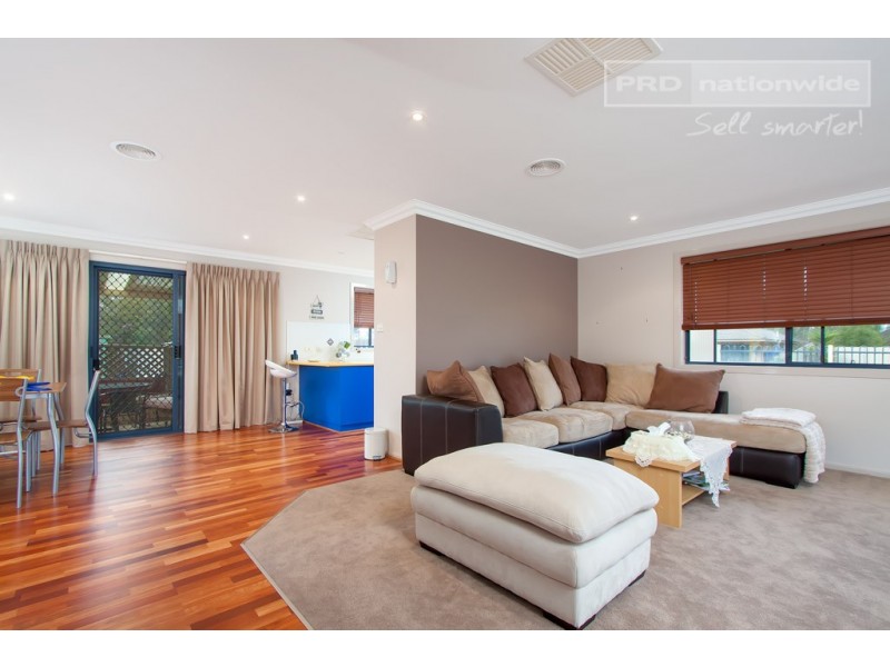 2/1 Post Place, Lake Albert NSW 2650