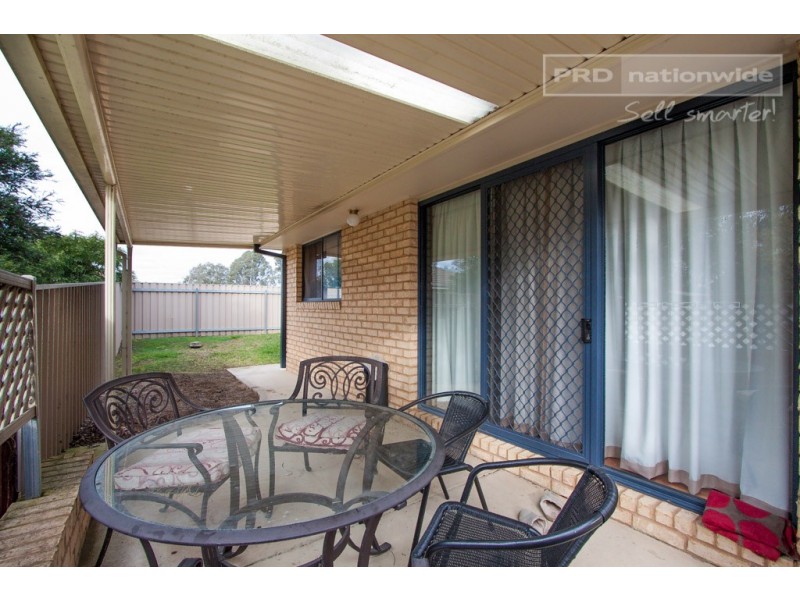 2/1 Post Place, Lake Albert NSW 2650
