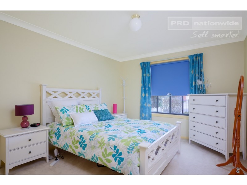 2/1 Post Place, Lake Albert NSW 2650
