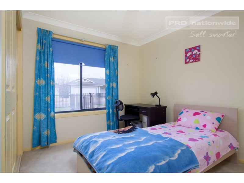 2/1 Post Place, Lake Albert NSW 2650