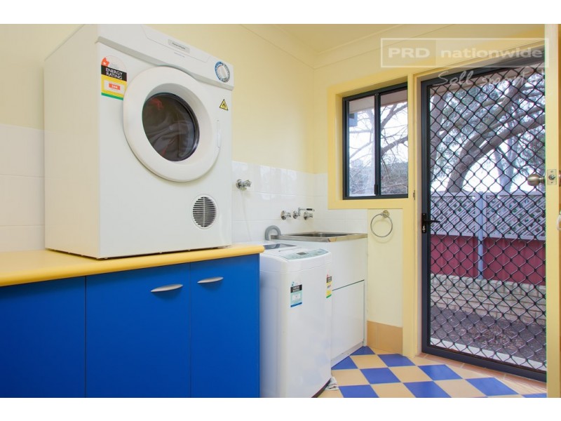 2/1 Post Place, Lake Albert NSW 2650