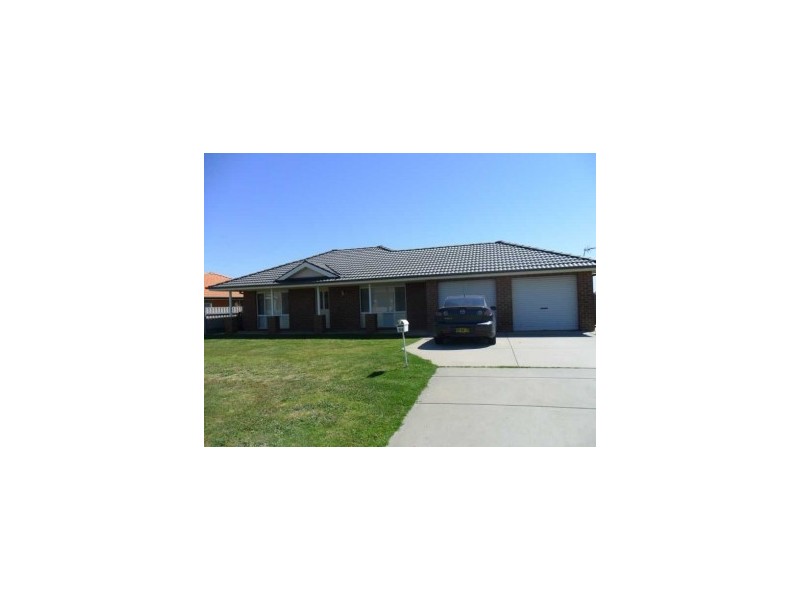 64 Paldi Crescent, Glenfield Park NSW 2650