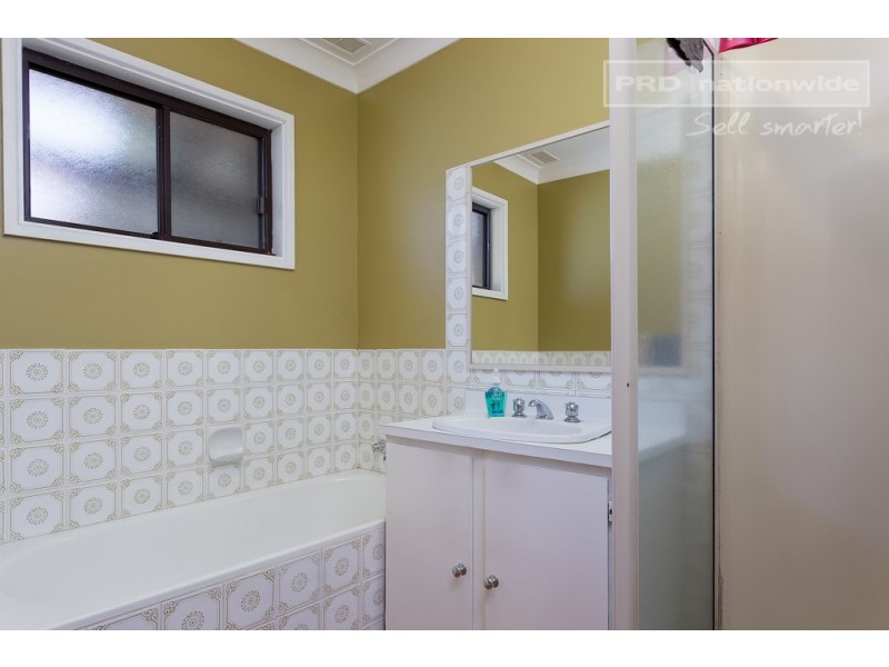 64 Jasmin Crescent, Lake Albert NSW 2650