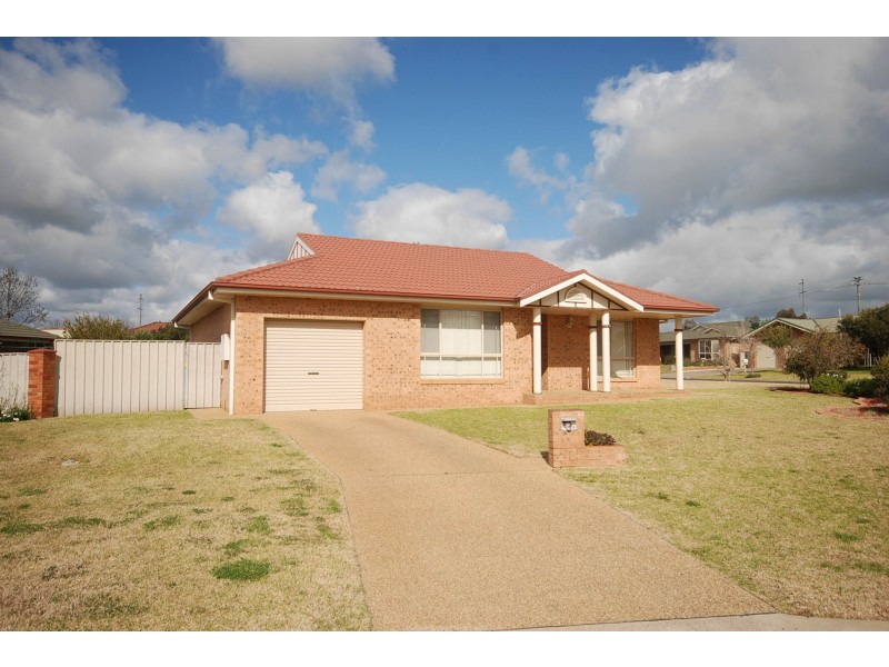 1/18 Wonkana Road, Glenfield Park NSW 2650