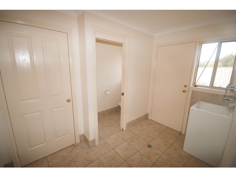 1/18 Wonkana Road, Glenfield Park NSW 2650