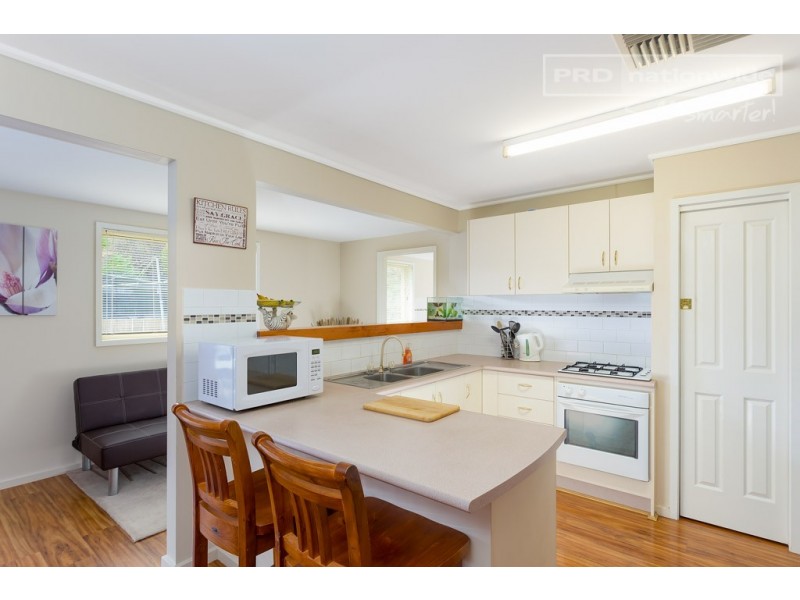 24 Waratah Street, Kooringal NSW 2650