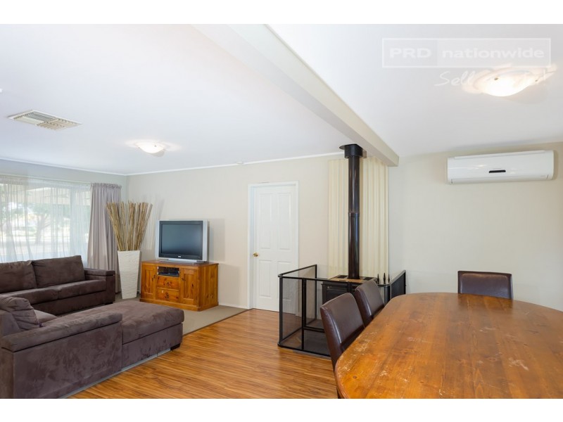 24 Waratah Street, Kooringal NSW 2650