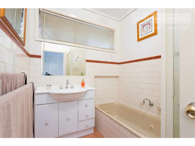 24 Waratah Street, Kooringal NSW 2650