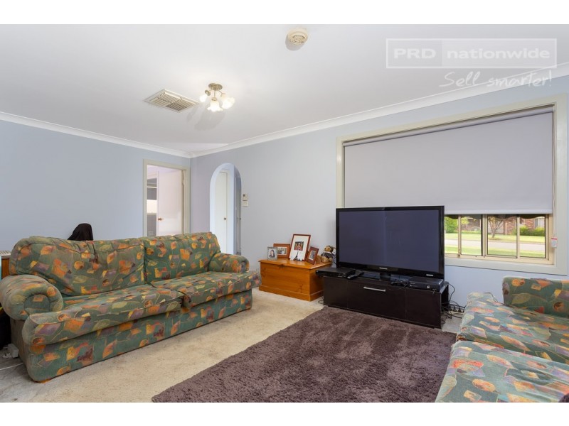 12 Bamarook Crescent, Glenfield Park NSW 2650