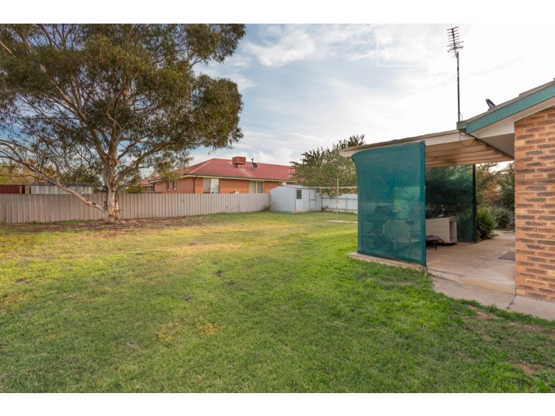 12 Bamarook Crescent, Glenfield Park NSW 2650