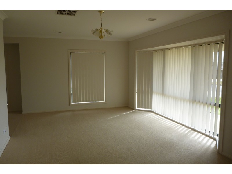 36 Paldi Crescent, Glenfield Park NSW 2650