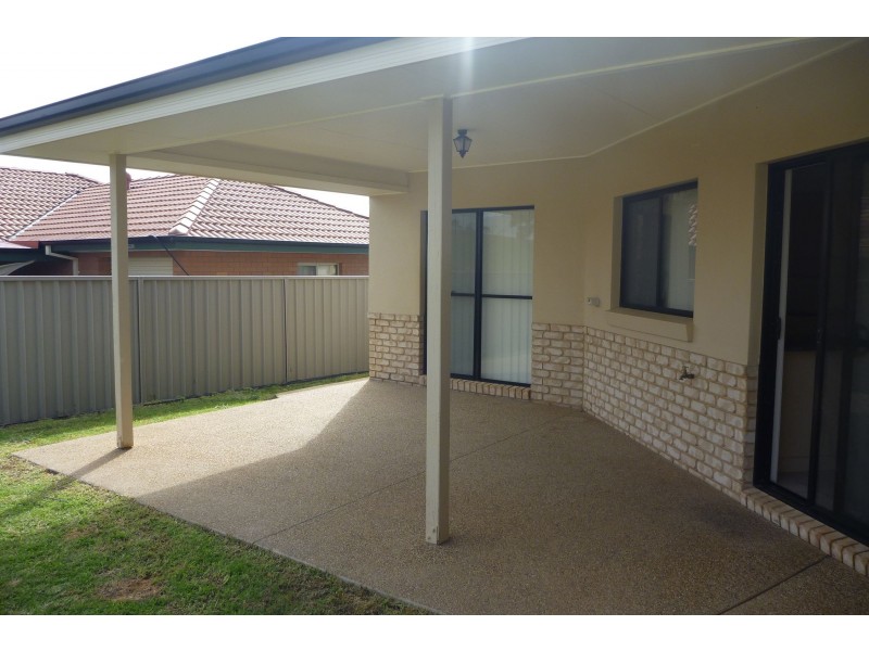 36 Paldi Crescent, Glenfield Park NSW 2650
