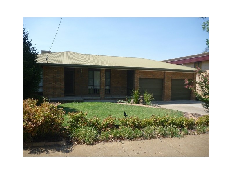 11 Athol Street, Turvey Park NSW 2650