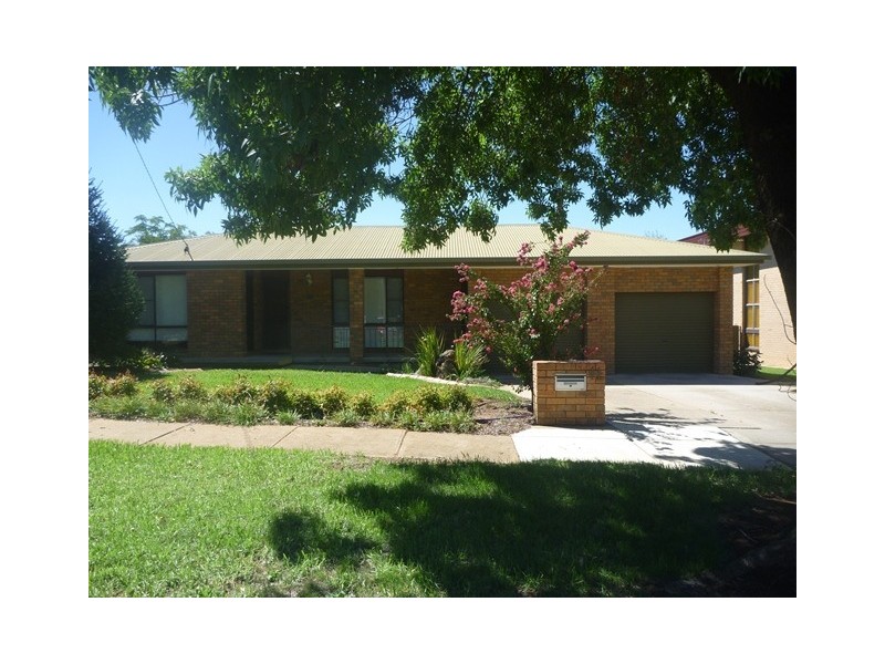 11 Athol Street, Turvey Park NSW 2650