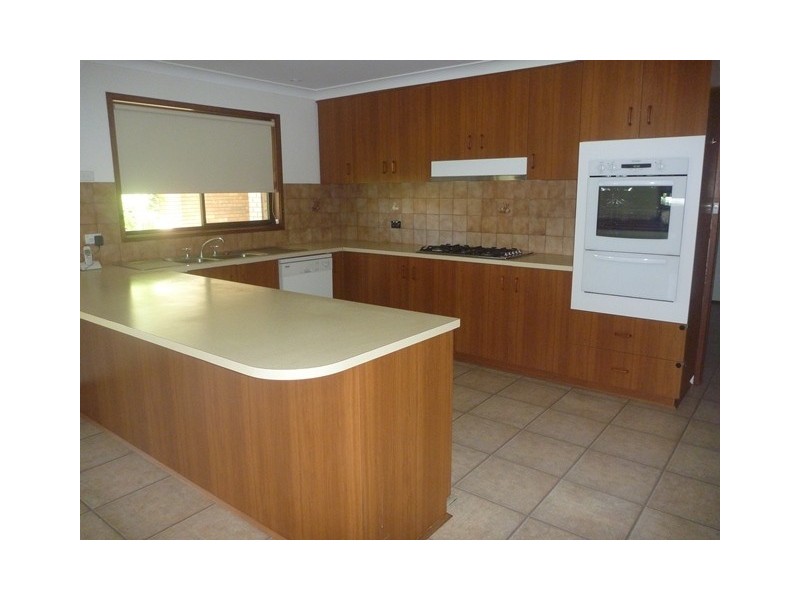 11 Athol Street, Turvey Park NSW 2650