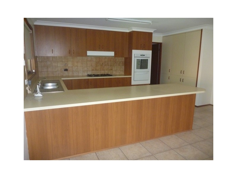 11 Athol Street, Turvey Park NSW 2650