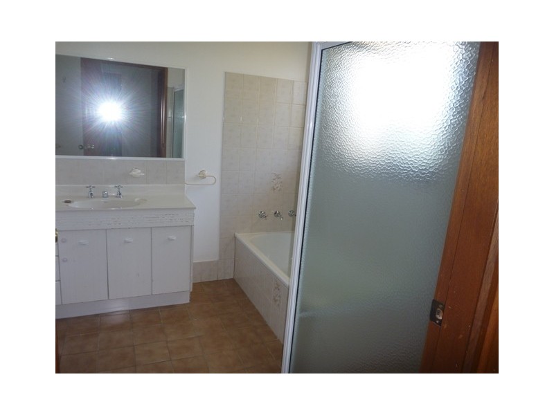 11 Athol Street, Turvey Park NSW 2650