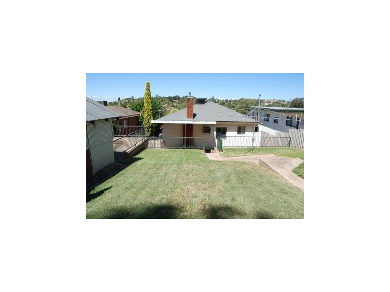 34 Warrawong Street, Kooringal NSW 2650